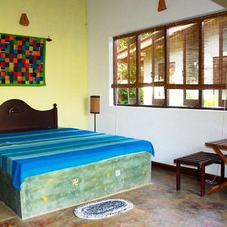 The Reef Beach Hotel Negombo Exteriör bild