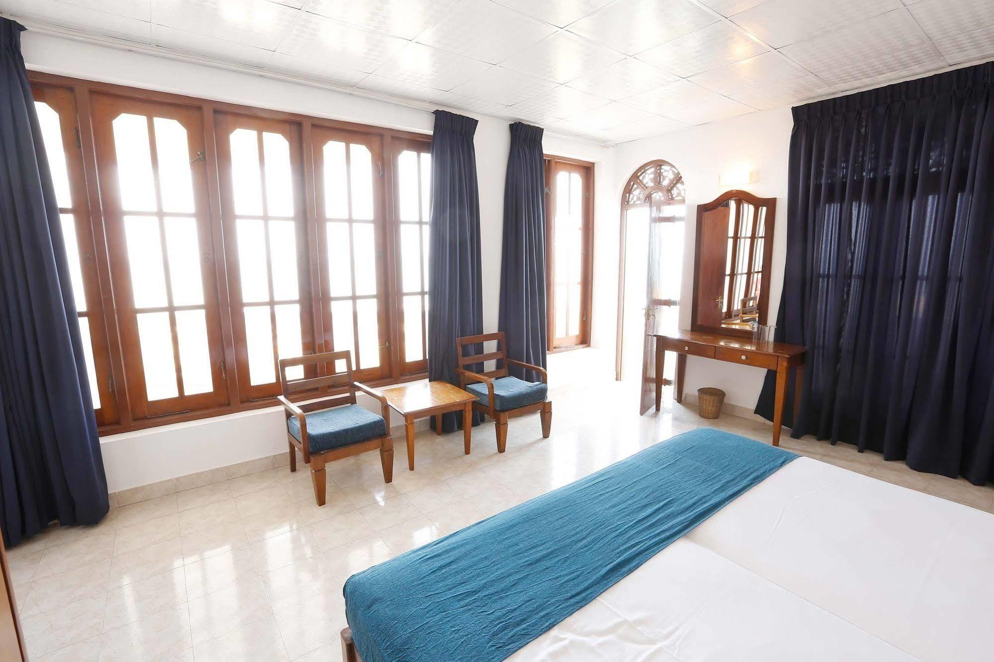 The Reef Beach Hotel Negombo Exteriör bild