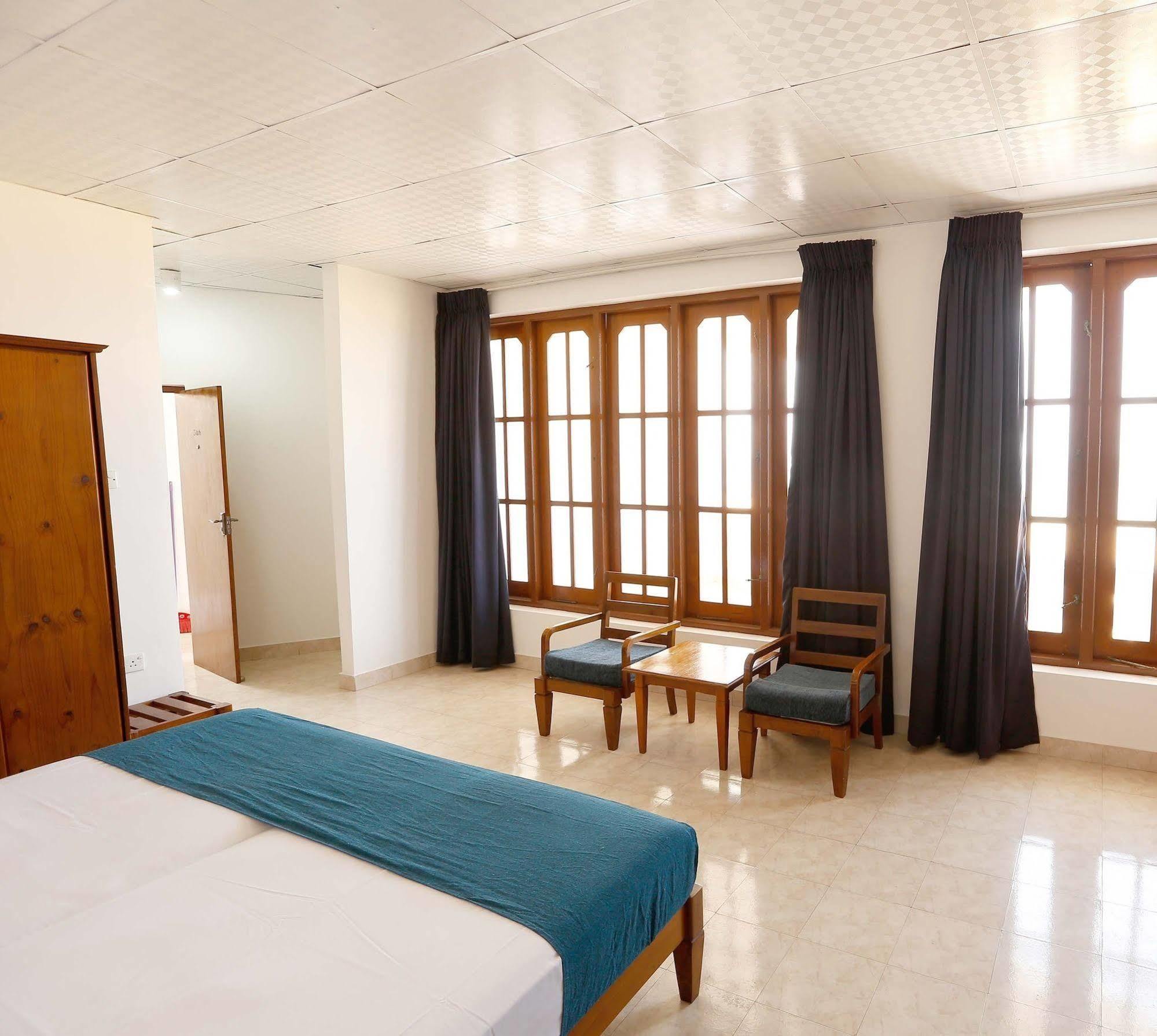 The Reef Beach Hotel Negombo Exteriör bild